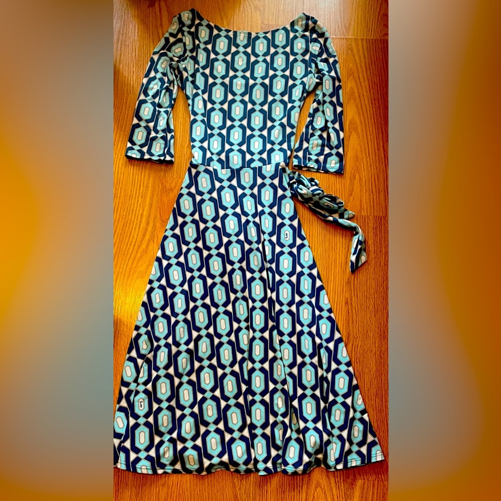 Light blue dress with short sleeve.